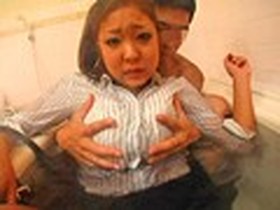 キレイな女と制服着たまま風呂　サンプル画像05